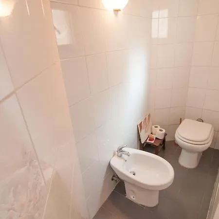 Apartment Romantic In San Frediano Florenz