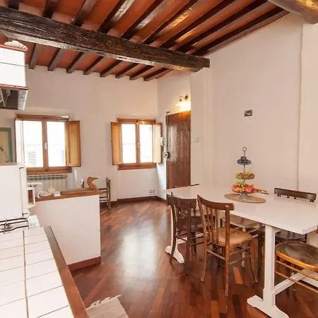 Romantic In San Frediano Apartment Florenz