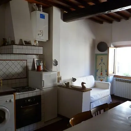 Romantic In San Frediano Apartment