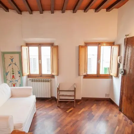 Romantic In San Frediano Apartment Florenz