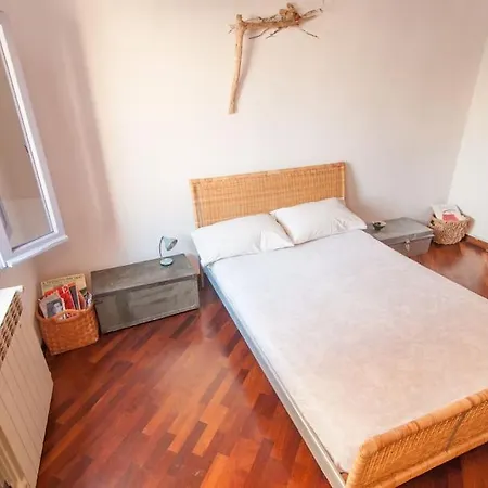 Romantic In San Frediano Apartment