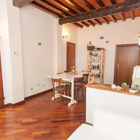 Romantic In San Frediano Florenz