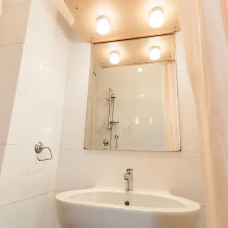 Romantic In San Frediano Apartment